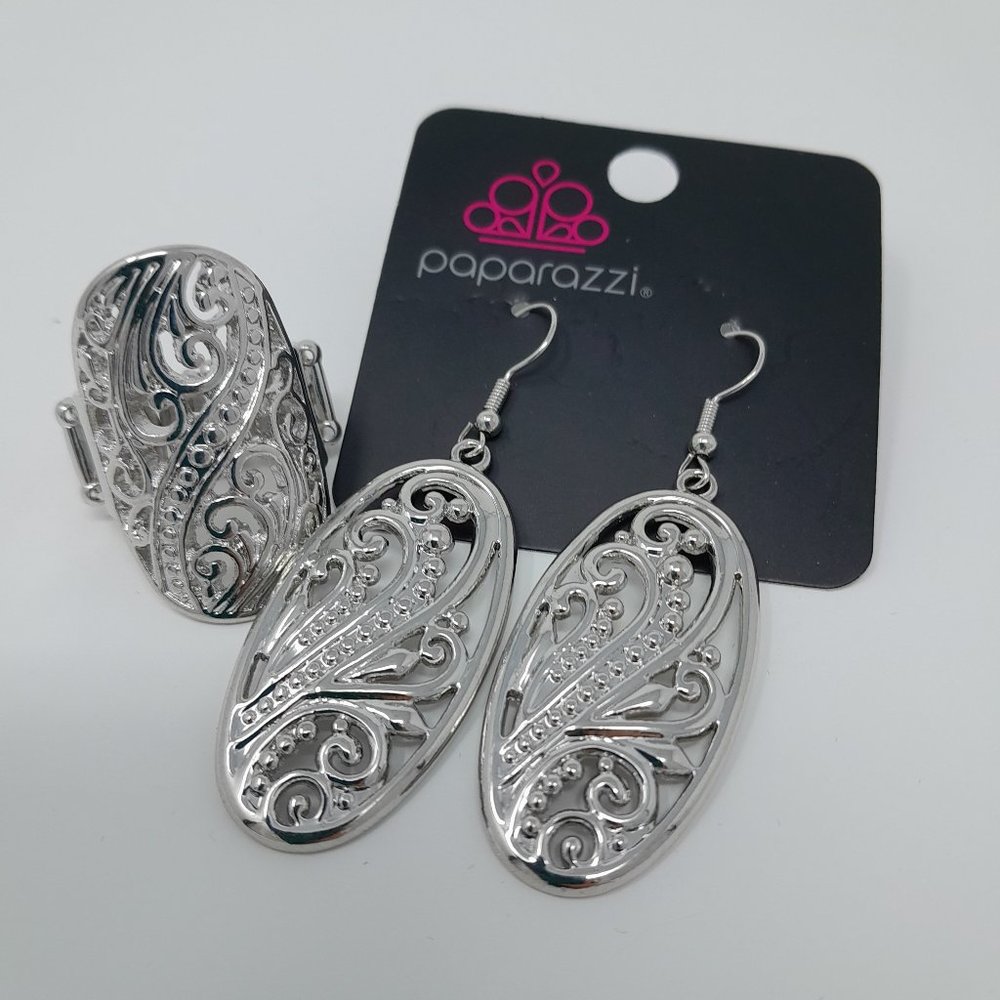 Set of matching Ring and Ear Rings from Paparazzi